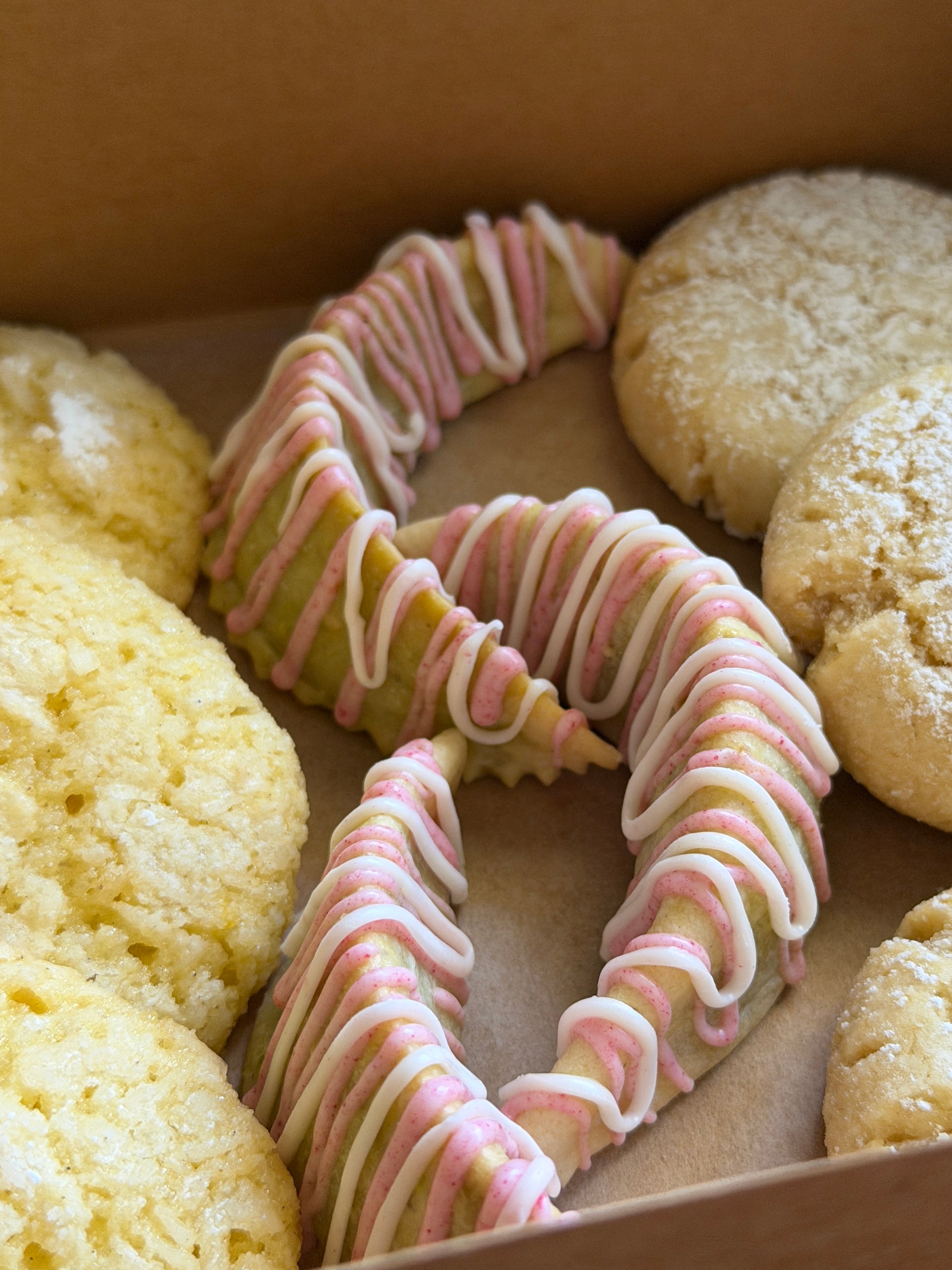 close up of crescent-shaped Moroccan cookie called kaab el ghazal or gazelle horns